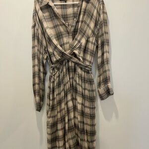DownEast Beige and Black Plaid Long Sleeve Dress